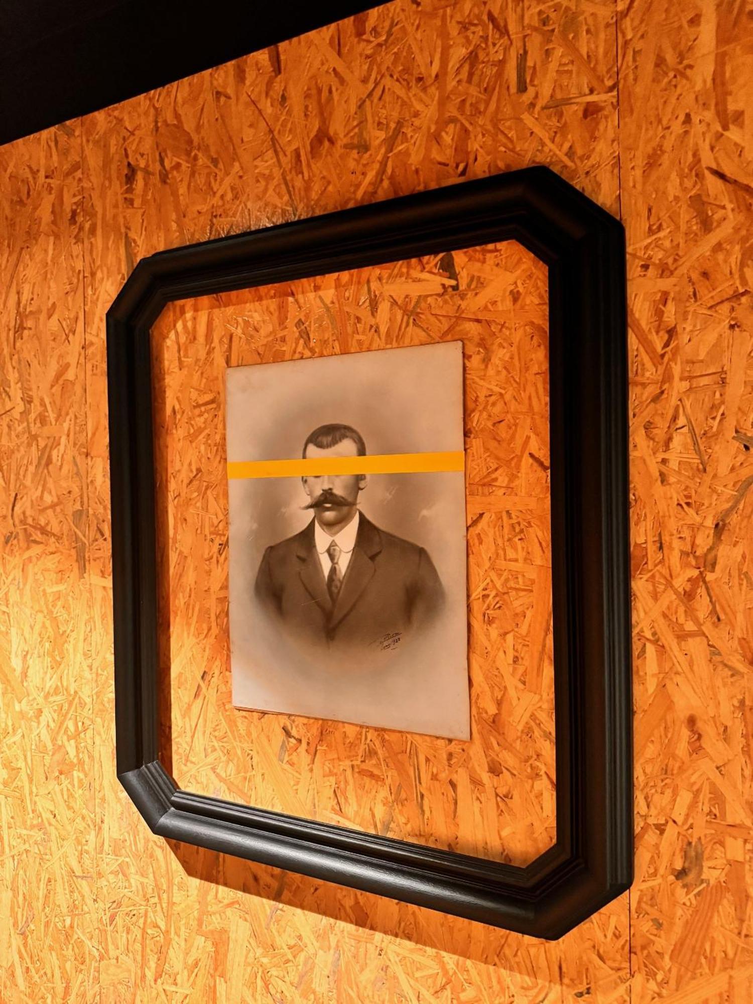 The Originals Access, Moustache, Hotel