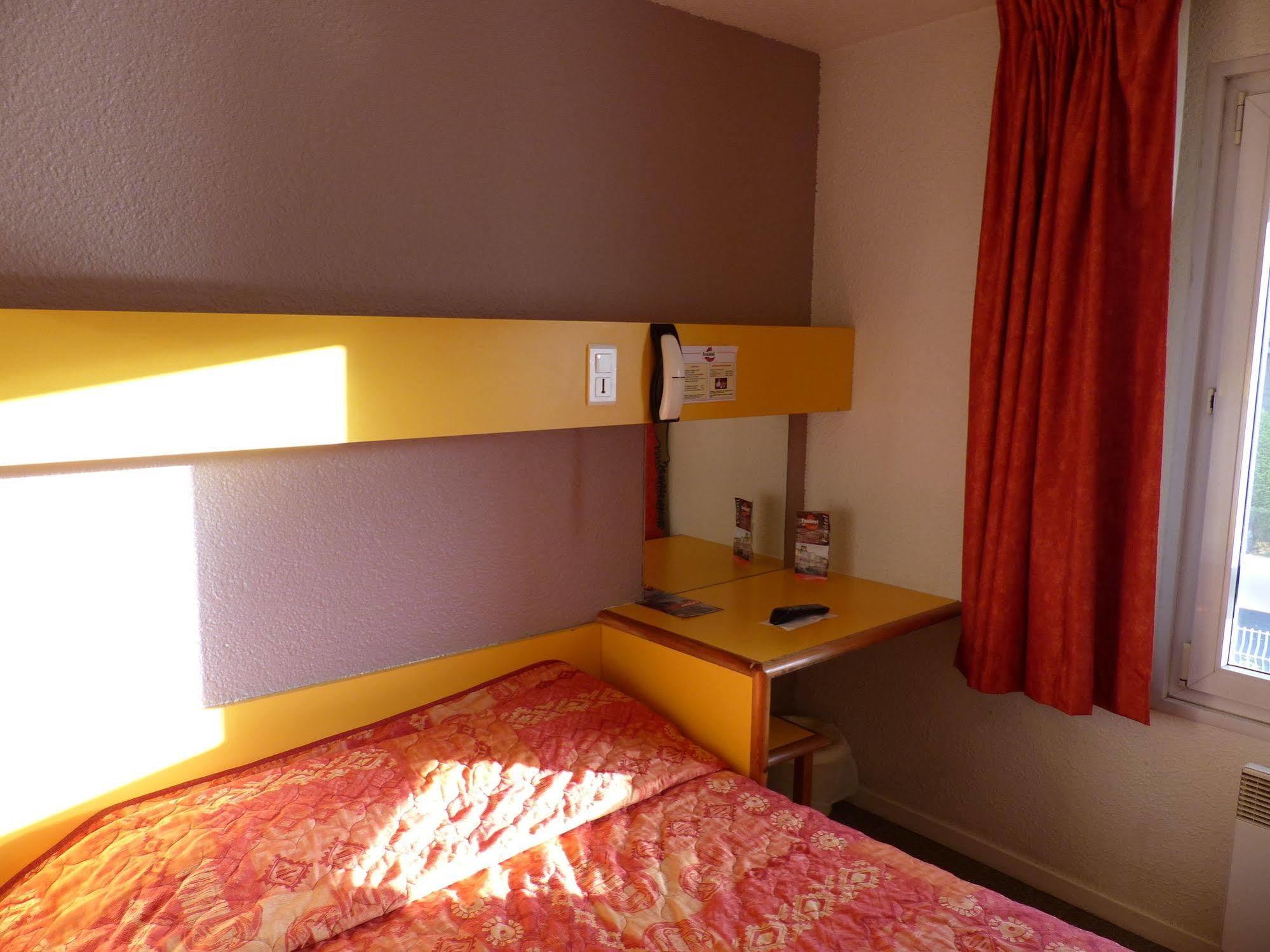 Moustache Lille - Hotel 2*