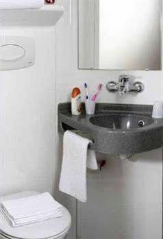 Moustache Lille - Hotel 2*